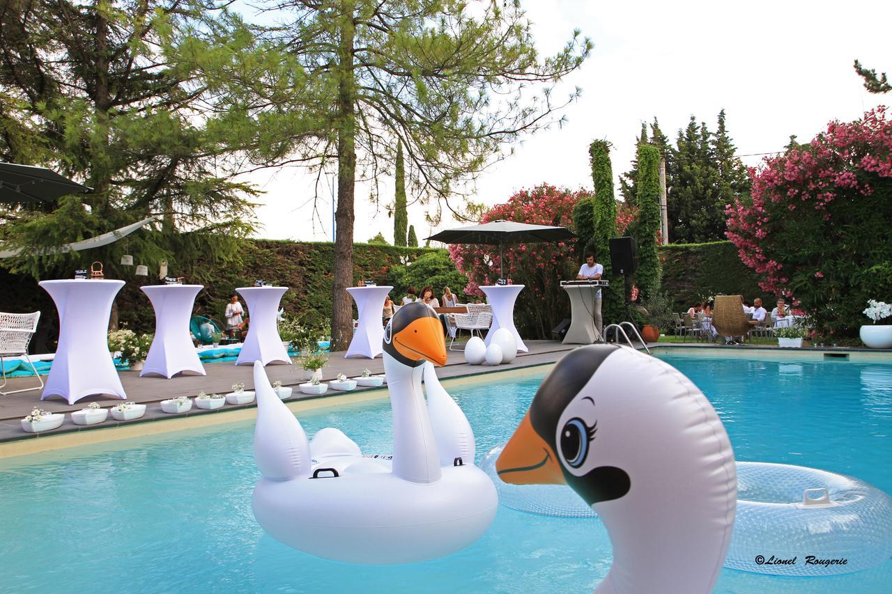 Le Safari Hotel Restaurant Carpentras Bagian luar foto